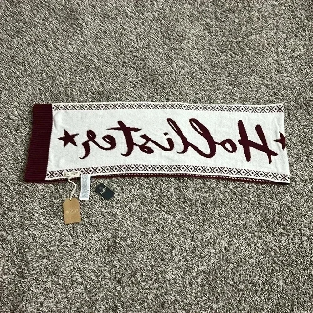 Hollister Double Side Spellout Winter Scarf Ivory Burgundy Unisex